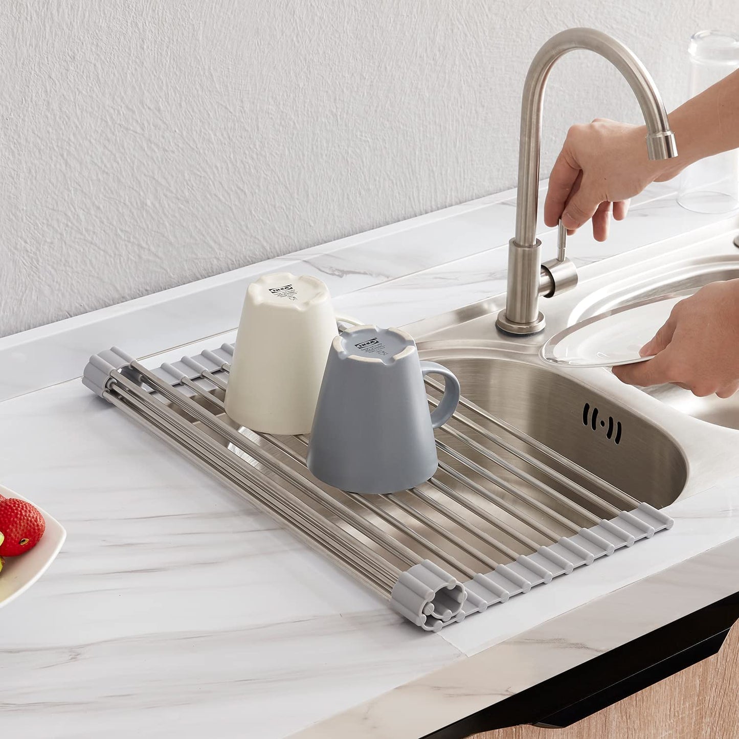 Adjustable Length Roll Up Dish Drying Rack